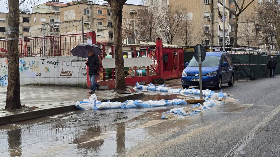 &Ccedil;far&euml; ndodhi tek Ali Demi? Trotuari pran&euml; kantierit t&euml;