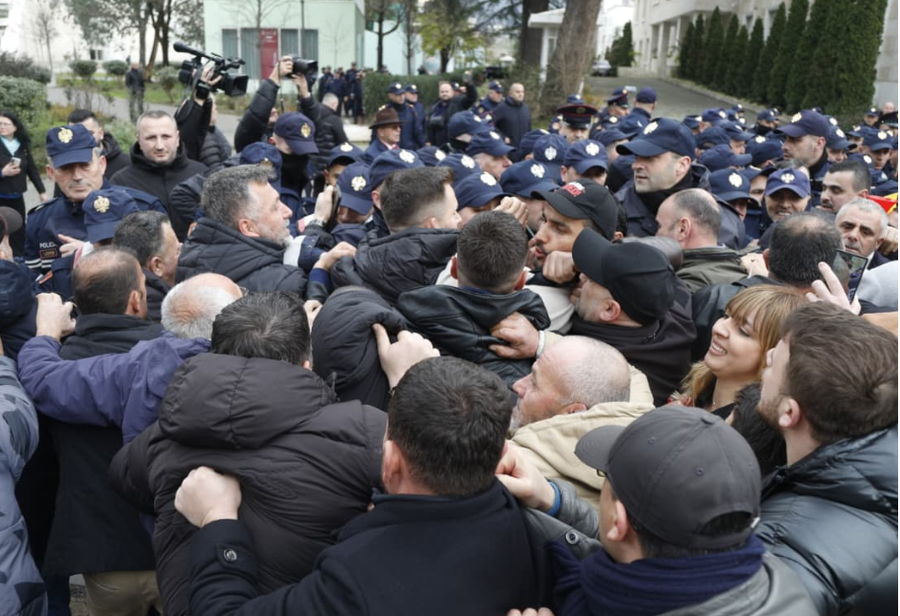 U arrestuan të dielën, gjykata e Tiranës liron nga qelia 4