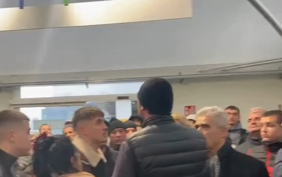 Kaos në aeroportin e Brindisit, shqiptarët protestojnë për