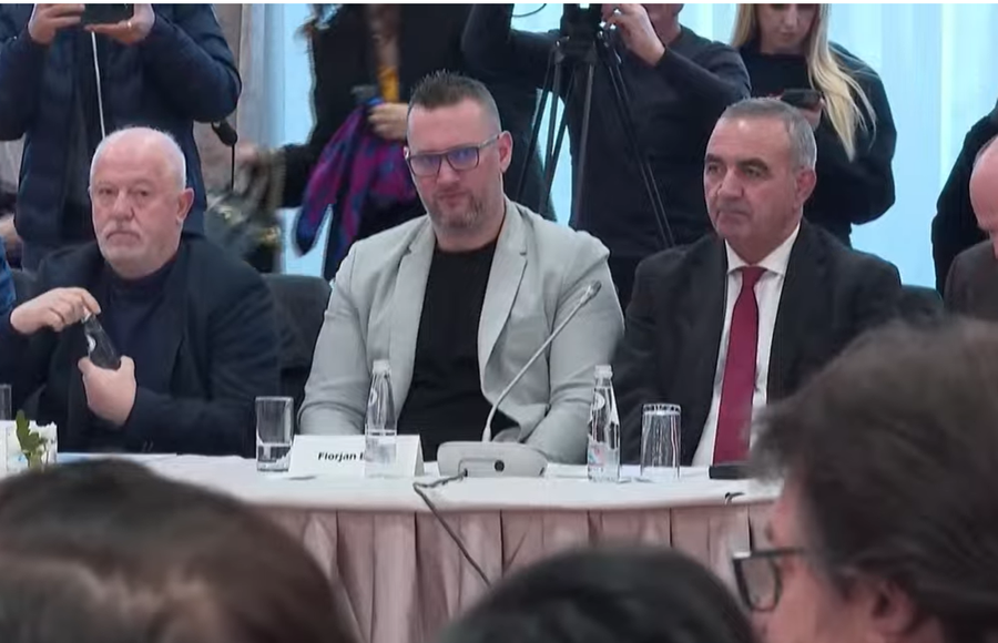 Flor Binaj i pranish&euml;m n&euml; tryez&euml;n opozitare t&euml; thirrur nga