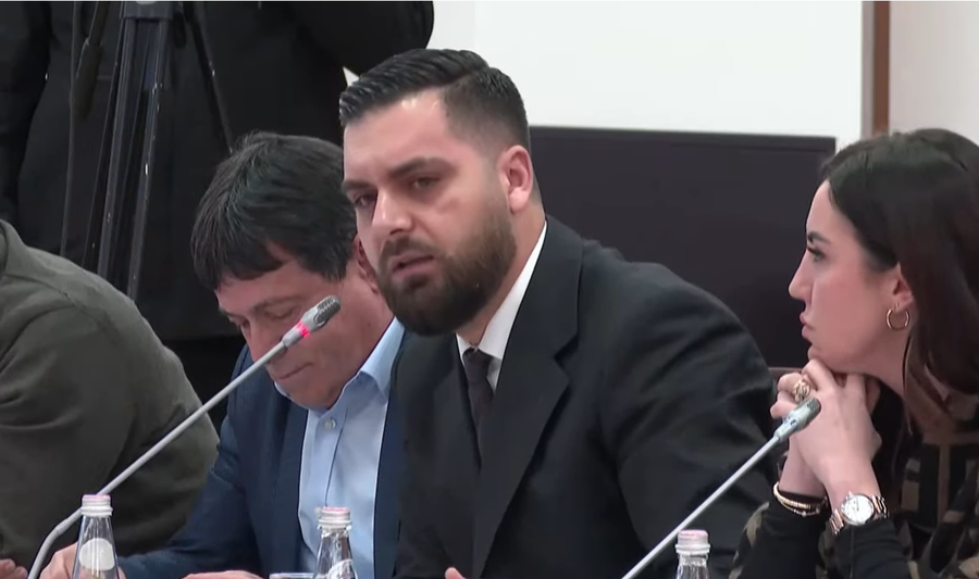 &ldquo;Po vazhduam k&euml;shtu, Rama rri dhe 100 vite&rdquo;, pedagogu: