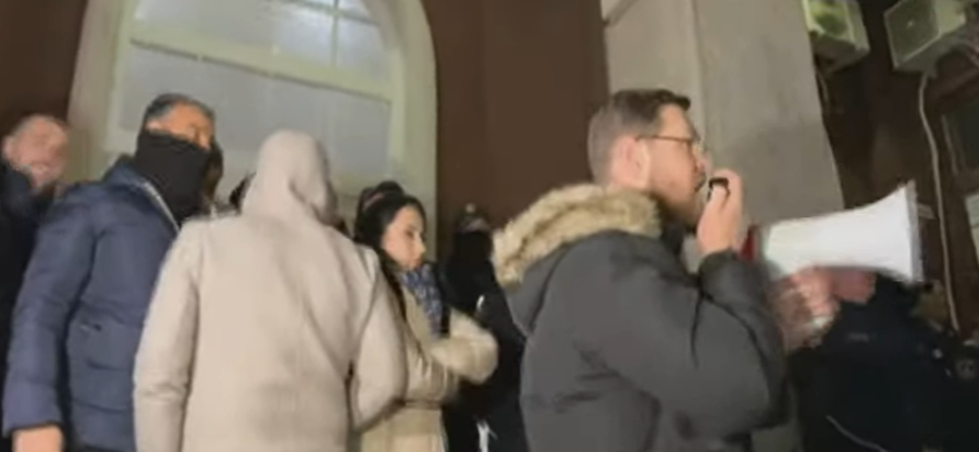 Banor&euml;t e Durr&euml;sit protest&euml;: &Euml;sht&euml; hera e tret&euml;