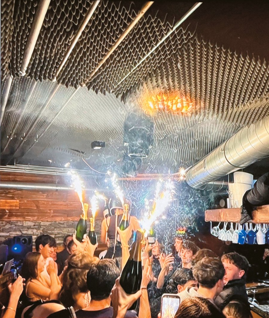 Mister me der&euml;n e sh&euml;rbimit n&euml; barin e tragjedis&euml; n&euml;