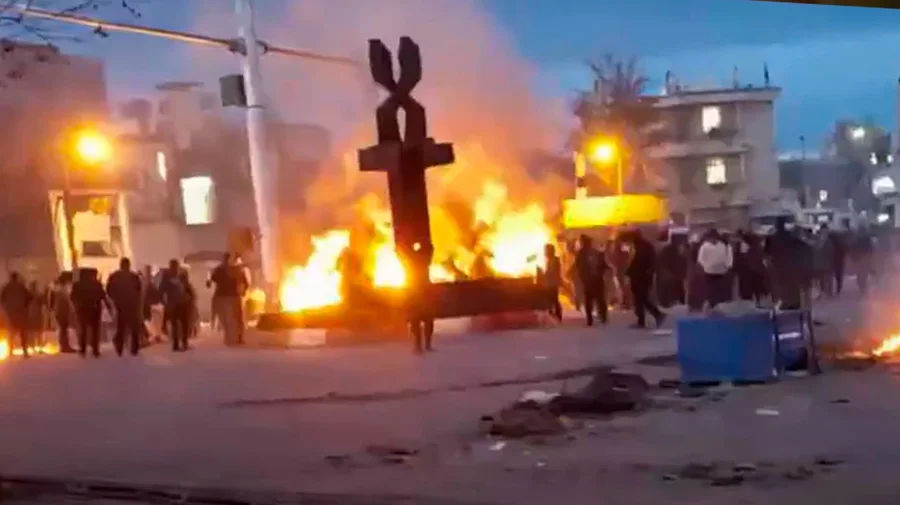 Trump gati t&euml; nd&euml;rhyj&euml; n&euml; Iran: Mbi 100 t&euml; vdekur