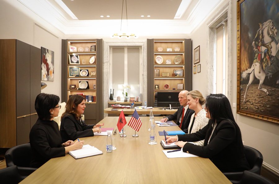 E ngarkuara me pun&euml; e SHBA-s&euml; takon kryetaren e re t&euml;