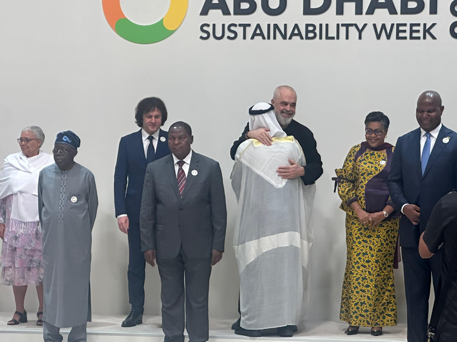 Rama n&euml; Abu Dhabi, merr pjes&euml; n&euml; samitin p&euml;r Jav&euml;n e