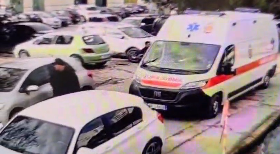 Dalin pamjet e shoq&euml;rimit me ambulanc&euml; t&euml; Altin Ndocit. Pa pranga