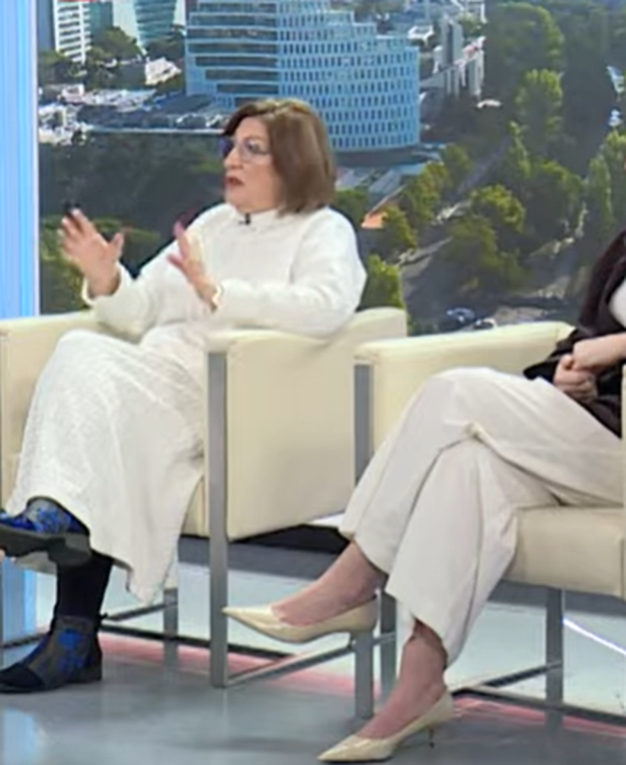 Habit e ftuara n&euml; emision: Q&euml;llova vajz&euml;n n&euml; sy t&euml;