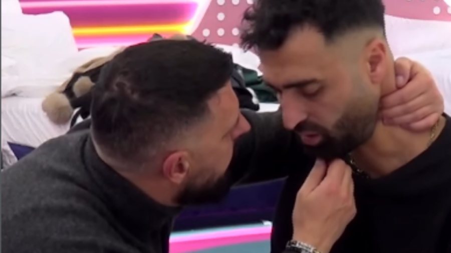 &ldquo;M&euml; shiko n&euml; sy&rdquo;/ Miri-Erikut: Ti mendon se un&euml; kam