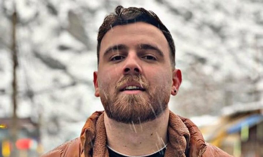 Protestuesi iranian Erfan Soltani, i cili &euml;sht&euml; d&euml;nuar me vd*kje,