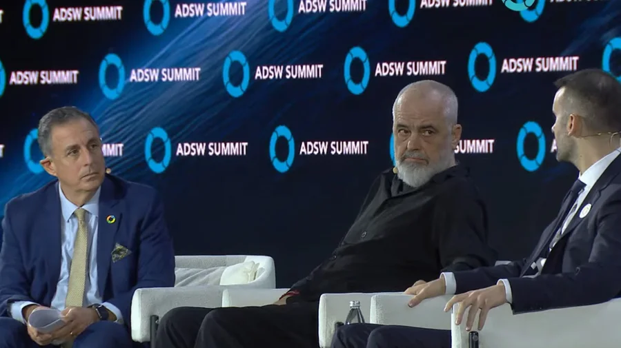 “Nuk jeni pasardhës të Aristotelit dhe Paltonit”/ Mediat