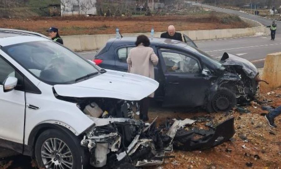 EMRAT/ Makinat p&euml;rplasen kok&euml; m&euml; kok&euml;, kat&euml;r t&euml;