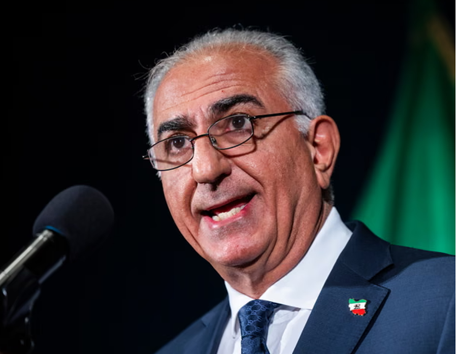 Princi i kuror&euml;s i bindur p&euml;r rikthimin e tij n&euml; Iran: Republika