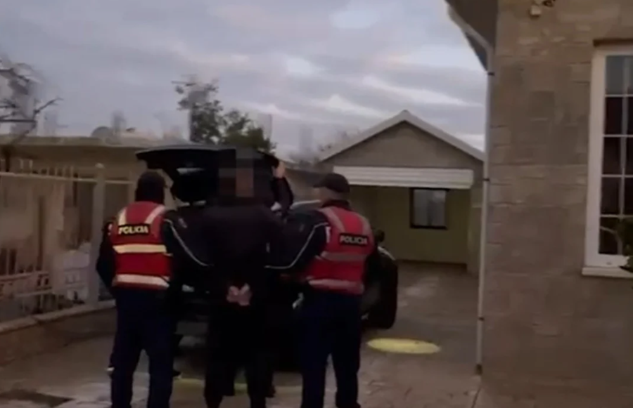 EMRI/ I shpallur n&euml; k&euml;rkim nga Britania p&euml;r drog&euml;,