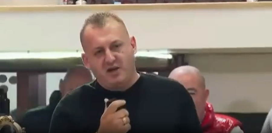 VIDEO/ Qytetari nuk p&euml;rmbahet p&euml;r kreun e PD-s&euml;: T&euml; dua