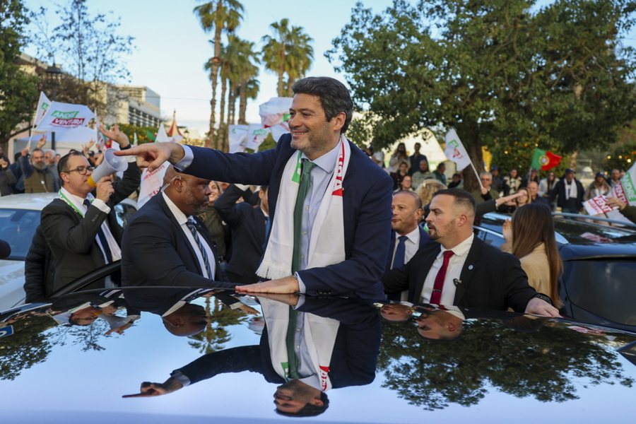 "Mjaft" pran&euml; marrjes s&euml; pushtetit n&euml; Portugali. E