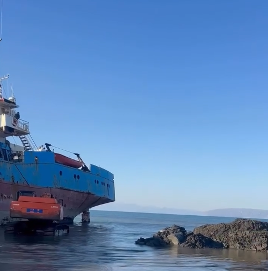 Ngeci gjat&euml; stuhis&euml; n&euml; Tale t&euml; Lezh&euml;s, anija ende