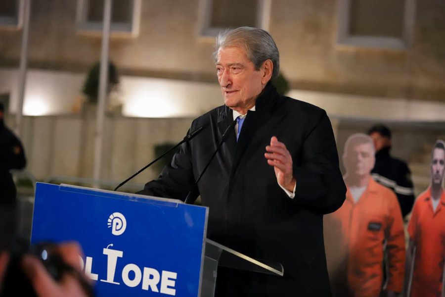 Berisha fton demokrat&euml;t n&euml; protest&euml;n e 24 janarit: