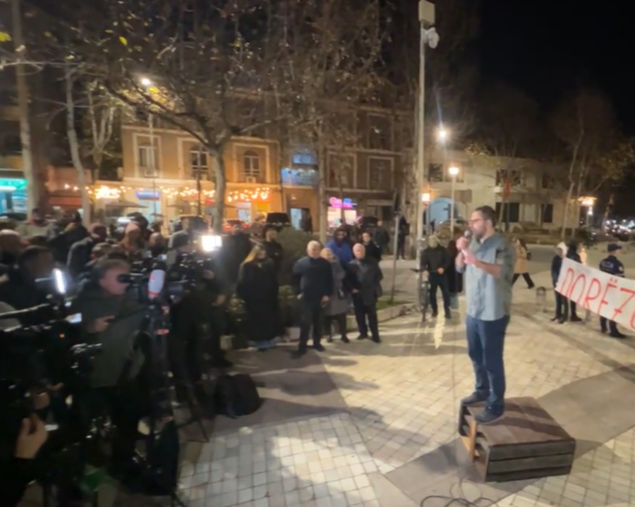 'L&euml;vizja Bashk&euml;' protest&euml; para Kuvendit, Arlind Qori: