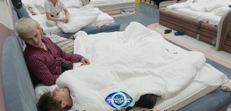 Londrimi pyet Klodin: A je biseksual jasht&euml;? Ja si p&euml;rgjigjet banori i