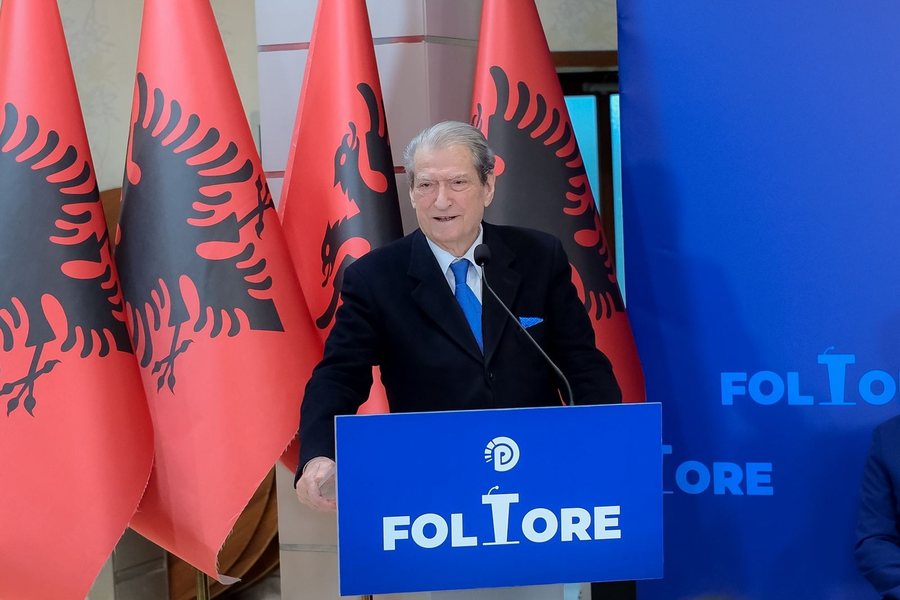 Berisha &ldquo;Foltore&rdquo; me demokrat&euml;t e nj&euml;sis&euml; Nr.4