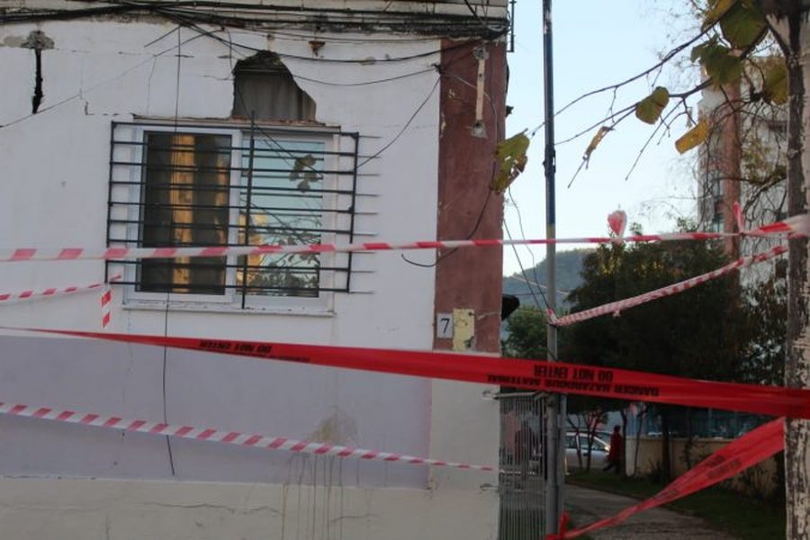 Zvarritet rind&euml;rtimi, 300 familje ende pa banes&euml; 7 vite pas