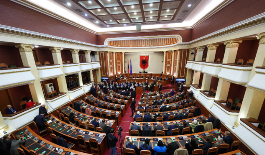 Diskutohet në Kuvend aderimi në Bordin e Paqes, Rama mungon në