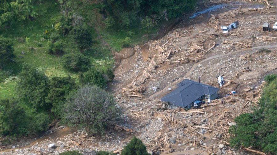 Pak shpresë për 6 të mbijetuarit pas rrëshqitjes së