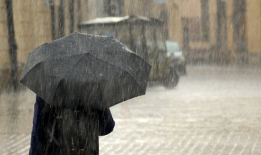 Reshje shiu dhe temperatura n&euml; minus, si parashikohet moti p&euml;r