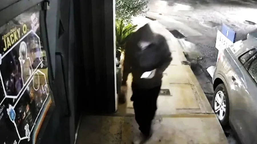 I maskuar, momenti kur 32-vjeçari shqiptar hedh në erë