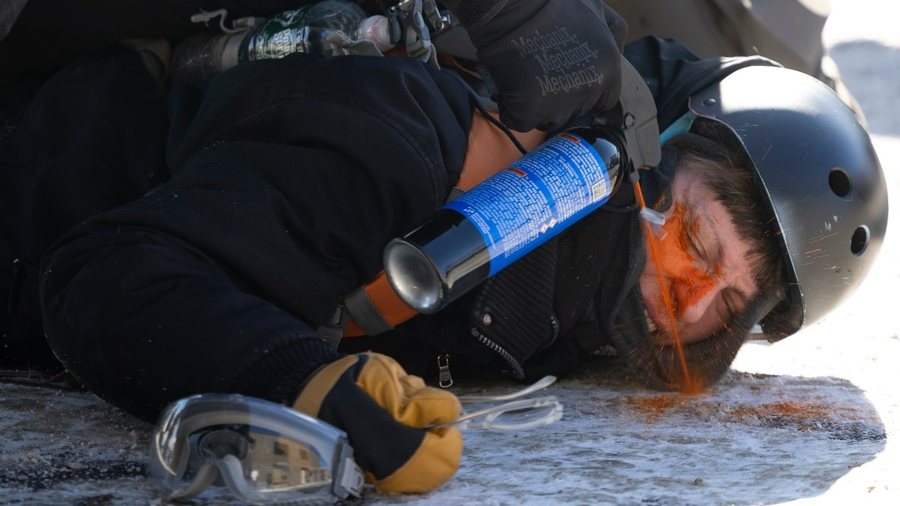 Demokratët: Të largohen oficerët e ICE nga Minesota