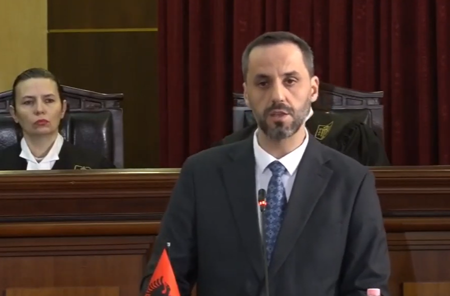 "Alarmant numri i dosjeve stok", ministri kritika p&euml;r