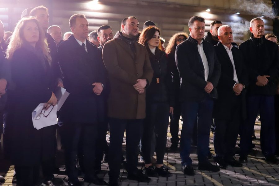 Opozita organizon &ldquo;Foltoren&rdquo; para kryeministris&euml;, mungon