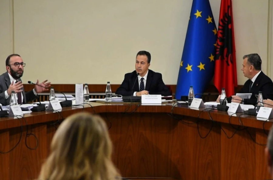 Peleshi shtyn s&euml;rish mbledhjen e K&euml;shillit t&euml; Mandateve p&euml;r