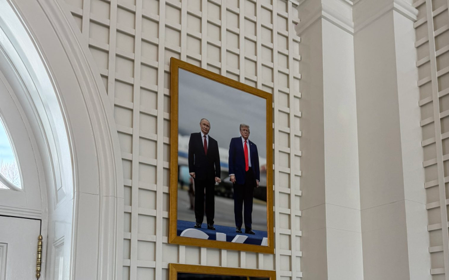 Trump vendos foton me Putinin n&euml; Sht&euml;pin&euml; e Bardh&euml;