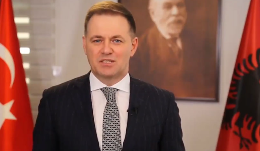 U dor&euml;hoq nga posti i kreut t&euml; Doganave, Gent Gazheli em&euml;rohet