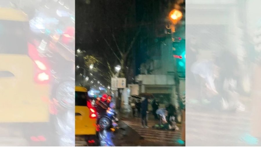 Aksident n&euml; Tiran&euml;, makina p&euml;rplas qytetarin tek vijat e bardha