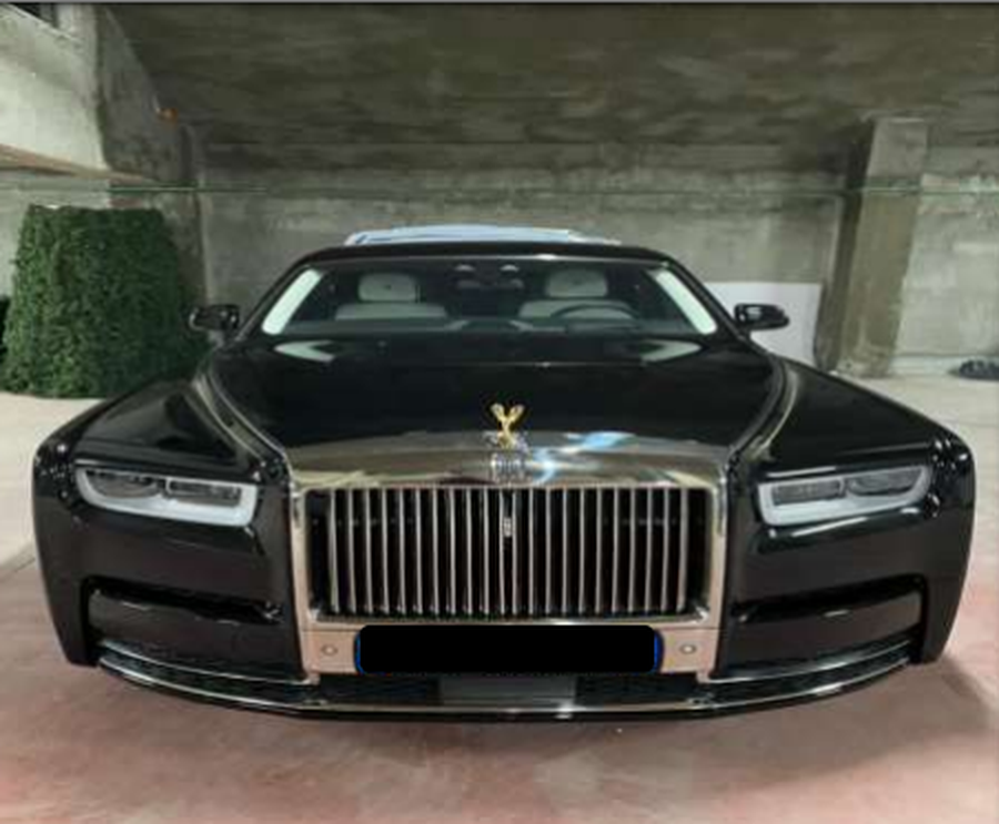 Rolls Royce e Lamborghini me vler&euml; miliona euro, dalin n&euml; shitje