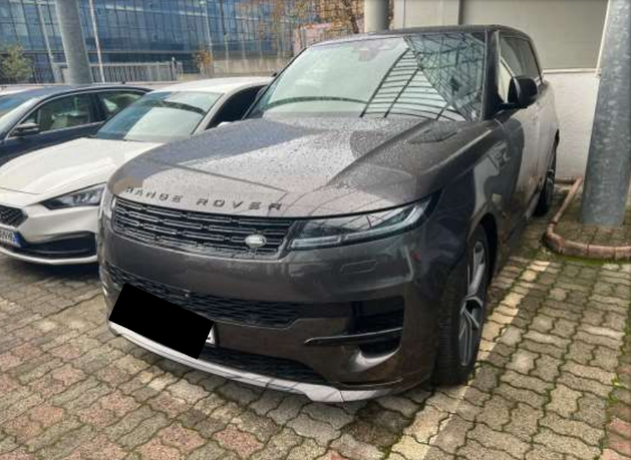 Rolls Royce e Lamborghini me vler&euml; miliona euro, dalin n&euml; shitje