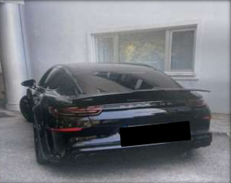 Rolls Royce e Lamborghini me vler&euml; miliona euro, dalin n&euml; shitje