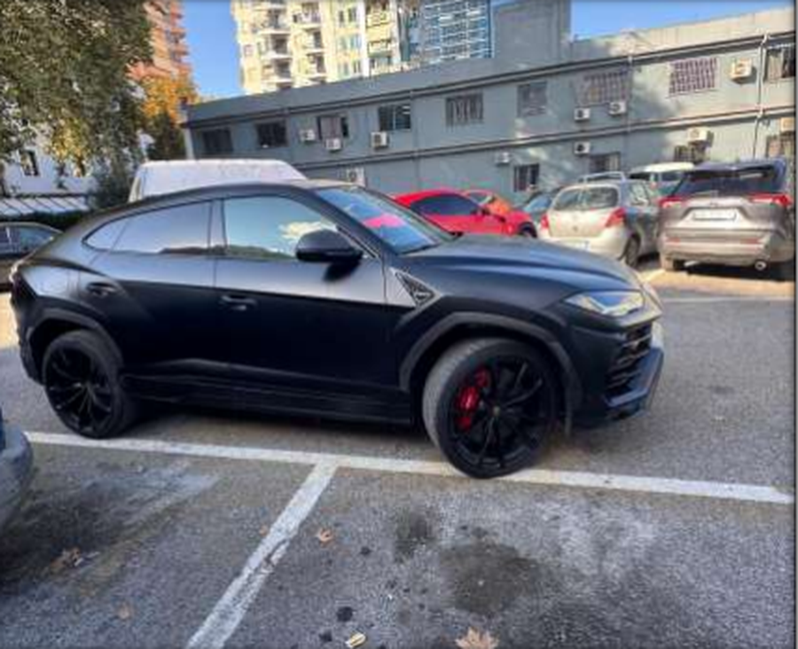 Rolls Royce e Lamborghini me vler&euml; miliona euro, dalin n&euml; shitje