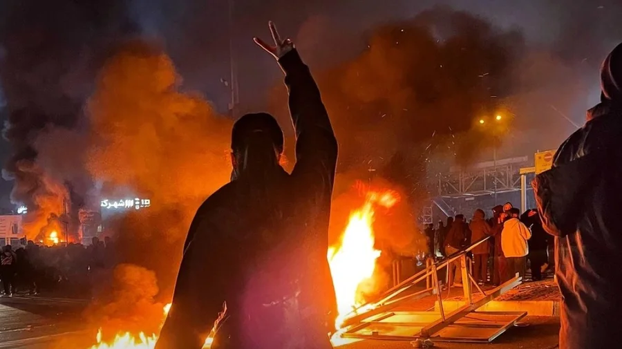 Retë e luftës po mblidhen mbi Iranin, shtatë skenarë