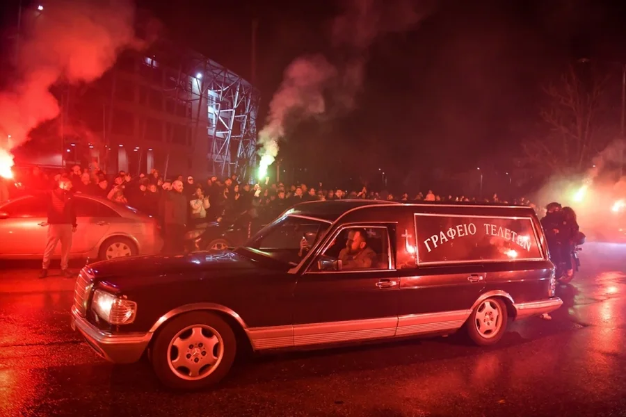 "Lamtumira" trondit&euml;se p&euml;r shtat&euml; tifoz&euml;t e