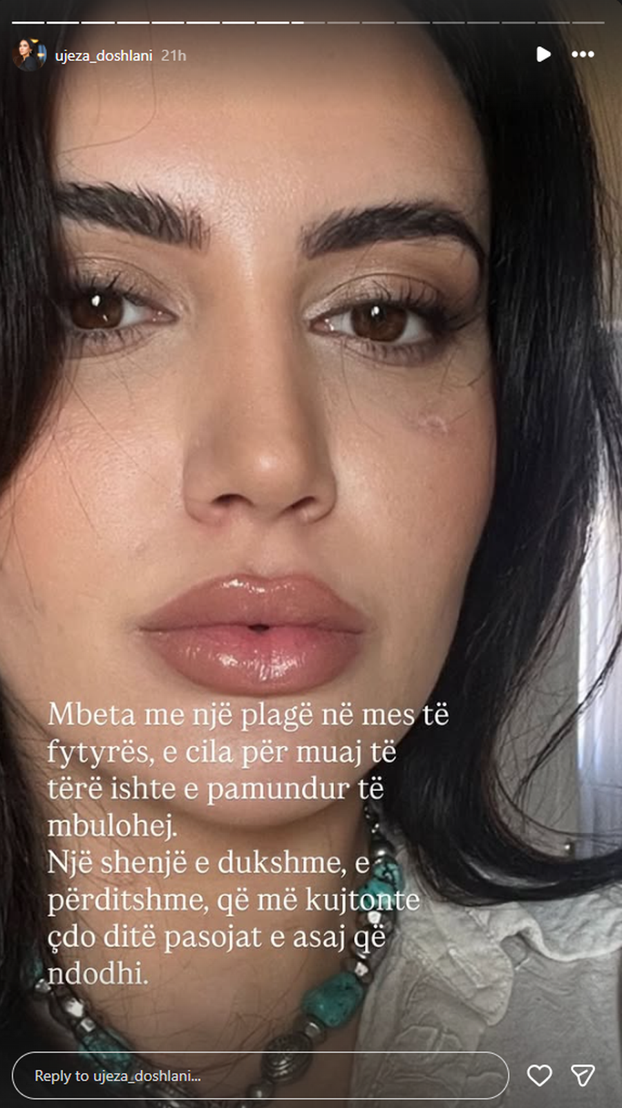 FOTOT/ "D&euml;m i p&euml;rjetsh&euml;m n&euml; fytyr&euml;",