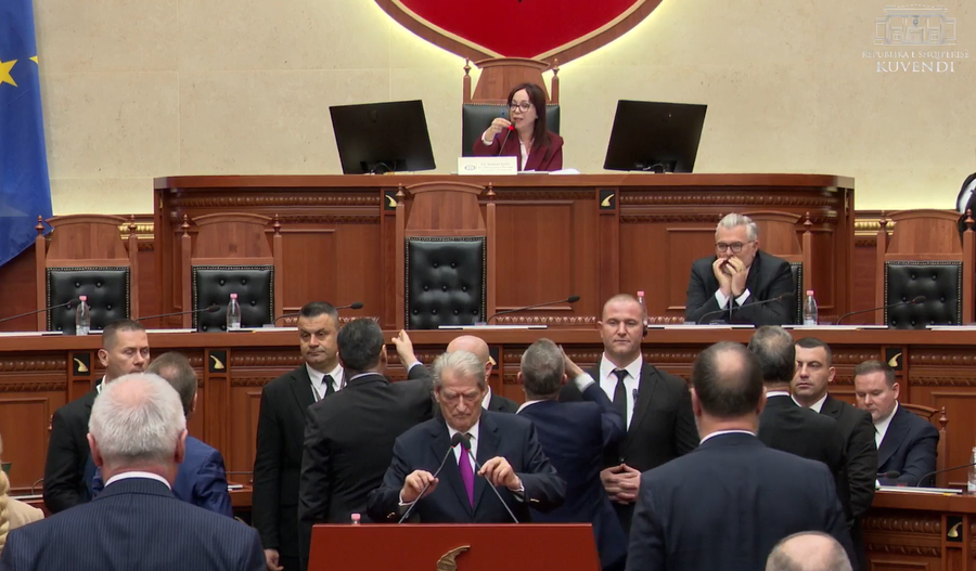 PD bllokoi foltoren, nd&euml;rpritet seanca n&euml; Kuvend