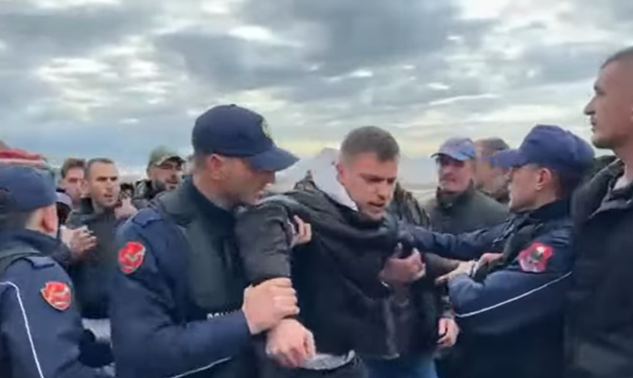 "Na ka grabitur tokat", banor&euml;t e Rrjollit protestojn&euml;