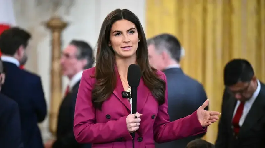 Kush &euml;sht&euml; Caitlin Collins, gazetarja q&euml; nuk ka frik&euml; ta