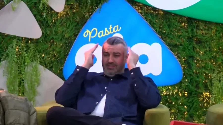 'Do mbyll goj&euml;n dhe do rri si n&euml; burg', Rogerit flet p&euml;