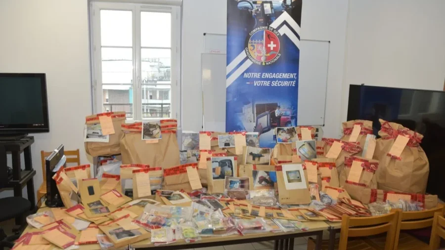 Dhjet&euml;ra polic&euml; p&euml;r t&euml; kapur 8 shqiptar&euml; n&euml;