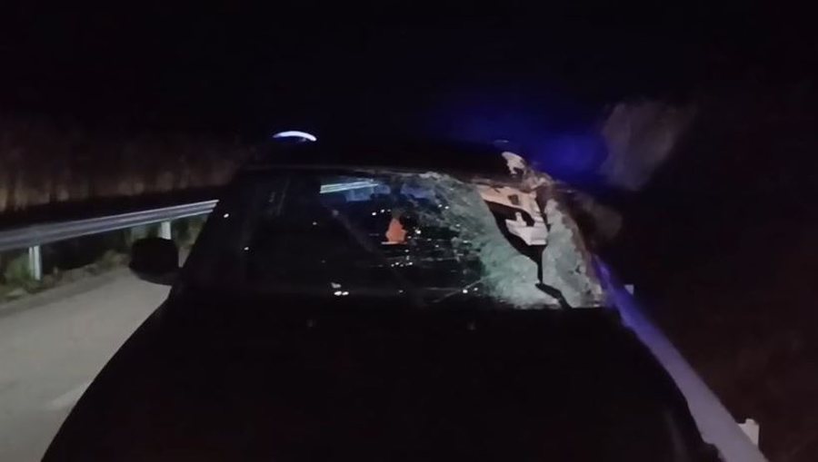 Aksident i pazakont&euml; n&euml; Tri Urat&ndash;Lushnje: BMW p&euml;rplaset me